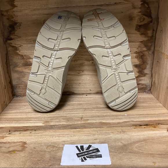 Brooks - Picture 7 of 8